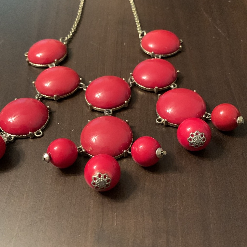 Red Statement Necklace with Cascading Spheres and Gold Chain EUC - Picture 5 of 5